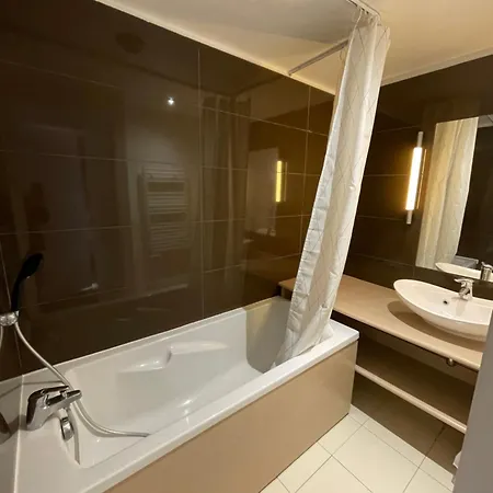 T3 Terrasse Piscine Sauna Magnans D102 Apartmán